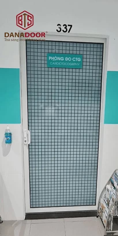 Cửa Đi Nhôm Kính | VVK04